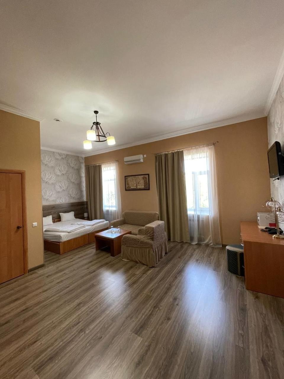 Shanyrak Hotel Temirtau Eksteriør bilde